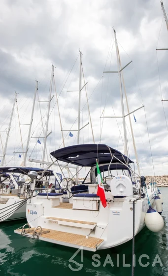 Oceanis 51.1 - Yacht Charter Sailica