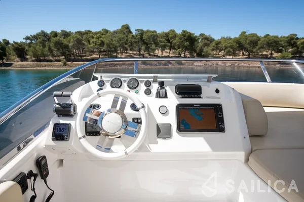 Azimut 60 - Yacht Charter Sailica