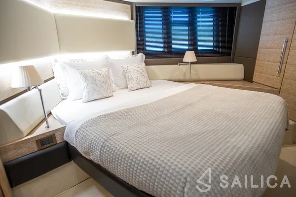 Azimut 60 - Yacht Charter Sailica