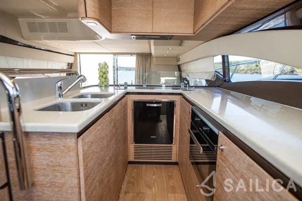 Azimut 60 - Yacht Charter Sailica