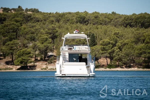 Azimut 60 - Yacht Charter Sailica