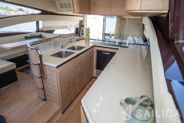 Azimut 60 - Yacht Charter Sailica