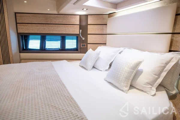 Azimut 60 - Yacht Charter Sailica
