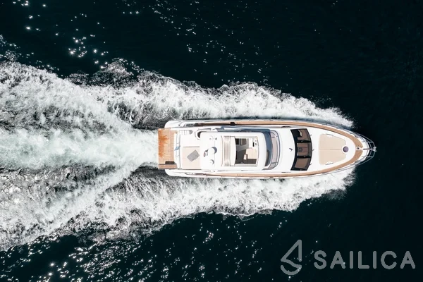 Azimut 60 - Yacht Charter Sailica