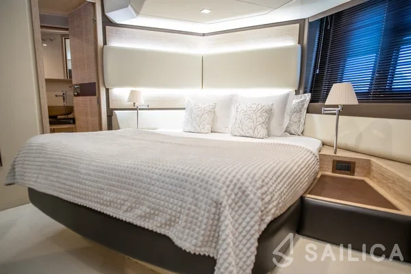 Azimut 60 - Yacht Charter Sailica