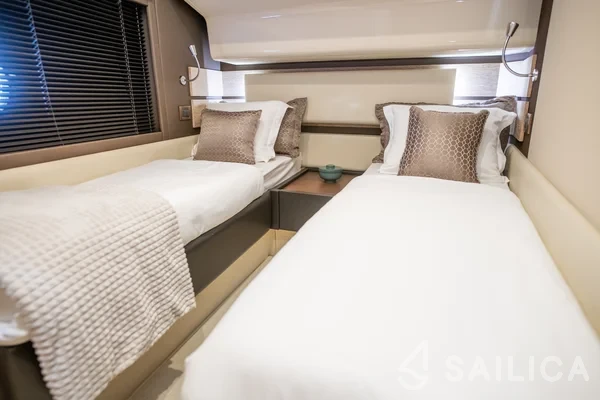 Azimut 60 - Yacht Charter Sailica