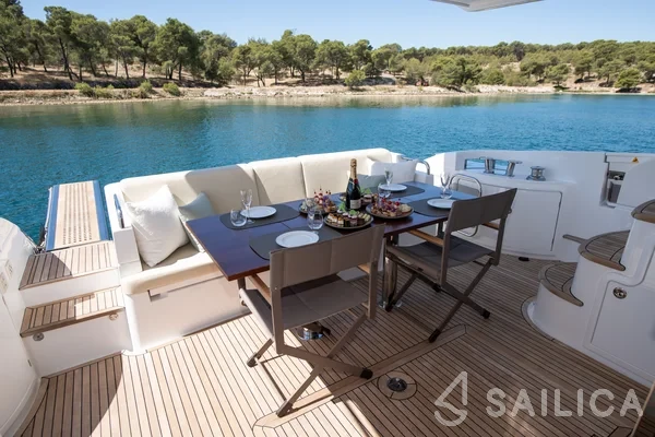 Azimut 60 - Yacht Charter Sailica
