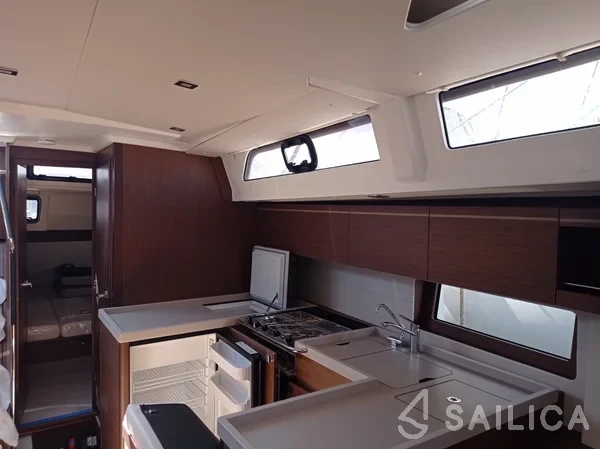 Oceanis 51.1 - Yacht Charter Sailica
