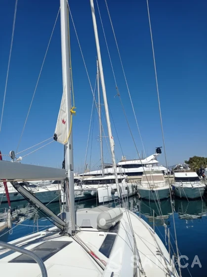 Oceanis 51.1 - Yacht Charter Sailica