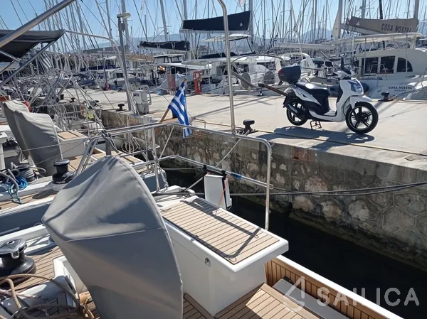 Oceanis 51.1 - Yacht Charter Sailica