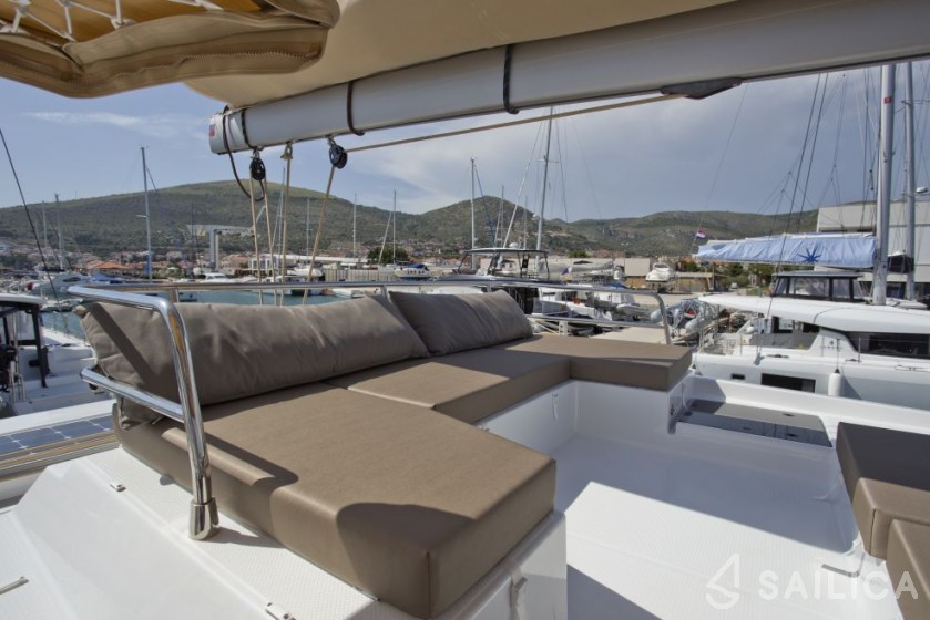 Saona 47 - Yacht Charter Sailica