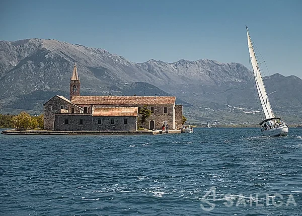 Bavaria 46 Cruiser - Yacht Charter Sailica