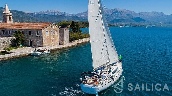 Bavaria 46 Cruiser - Yacht Charter Sailica