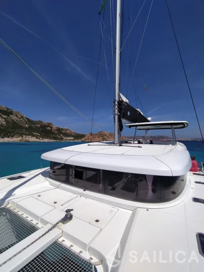 Lagoon 42 - Yacht Charter Sailica