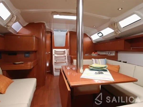 Oceanis 37 - Yacht Charter Sailica