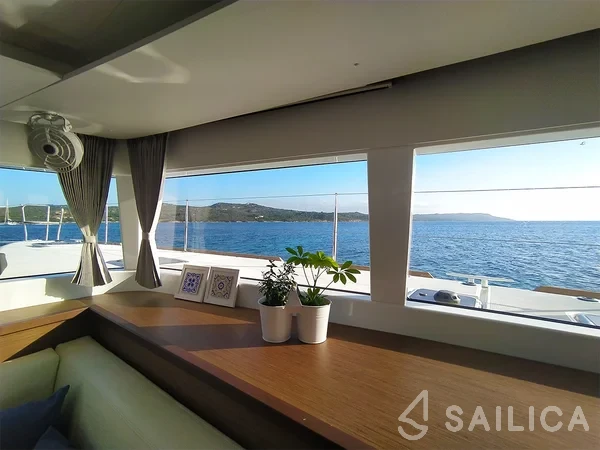 Lagoon 450  Flybridge - Yacht Charter Sailica