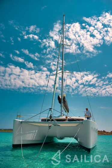 Lagoon 450  Flybridge - Yacht Charter Sailica