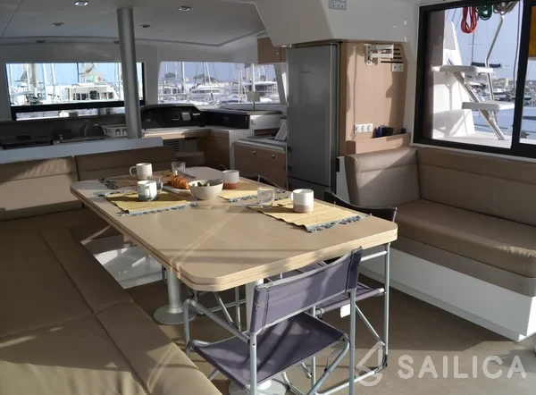 Bali 4.1 - Yacht Charter Sailica