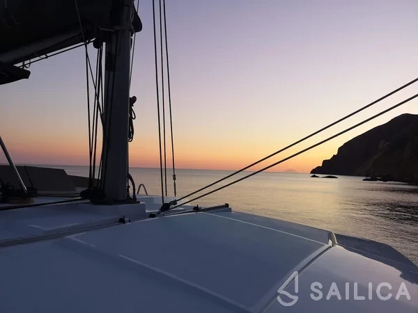Bali 4.1 - Yacht Charter Sailica