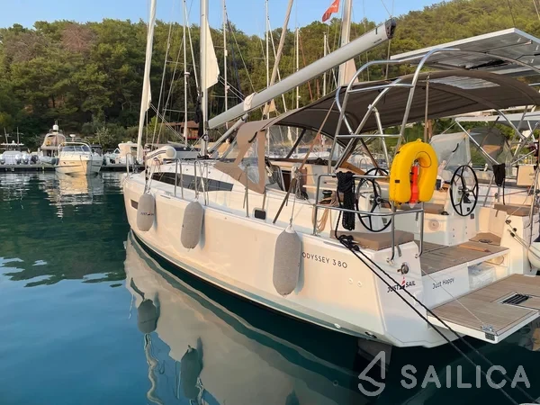 Sun Odyssey 380 - Yacht Charter Sailica