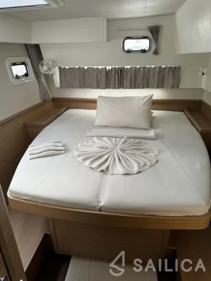 Lagoon 42 - Yacht Charter Sailica