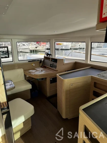 Lagoon 42 - Yacht Charter Sailica
