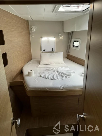 Lagoon 42 - Yacht Charter Sailica