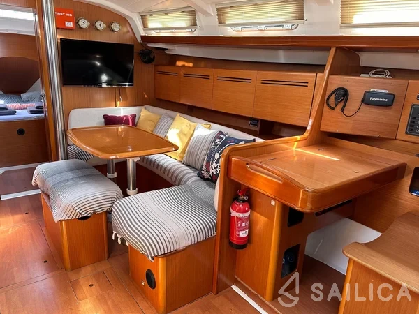 Cyclades 39.3 - Yacht Charter Sailica