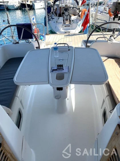 Cyclades 39.3 - Yacht Charter Sailica