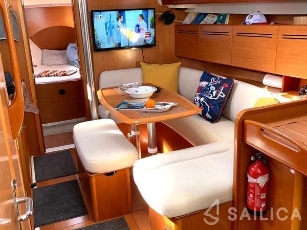 Cyclades 39.3 - Yacht Charter Sailica