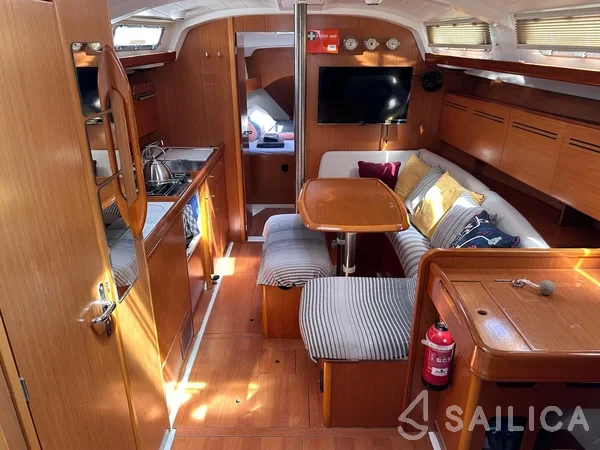 Cyclades 39.3 - Yacht Charter Sailica