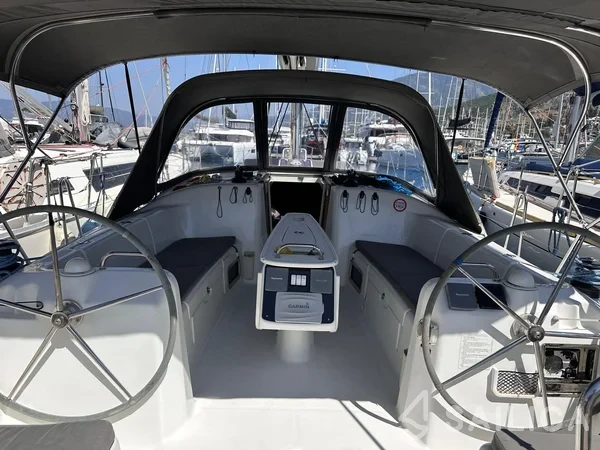 Cyclades 39.3 - Yacht Charter Sailica