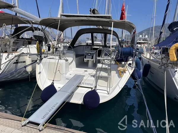 Cyclades 39.3 - Yacht Charter Sailica