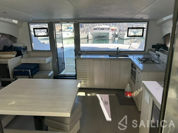 Leopard 434 - 4 + 2 cab. - Yacht Charter Sailica