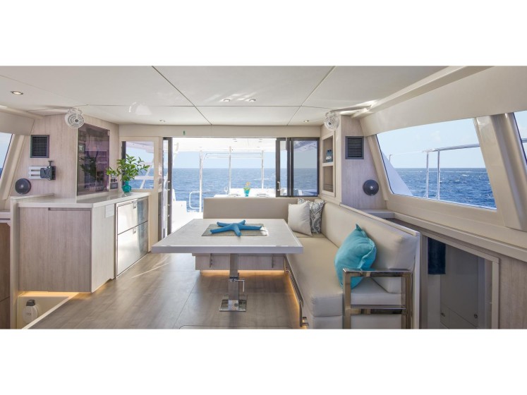 Leopard 434 - 4 + 2 cab. - Yacht Charter Sailica