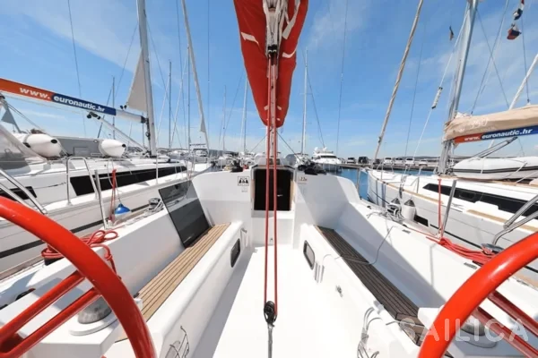Elan 350 - Yacht Charter Sailica