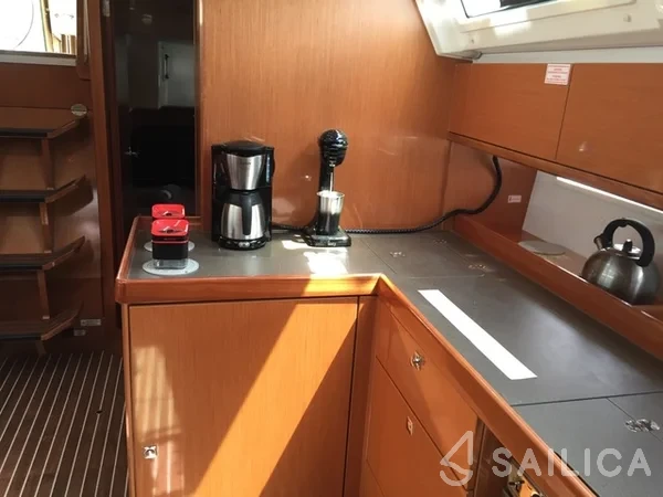 Bavaria 46 Cruiser - Photo #30 Bavaria 46 Cruiser - Yacht Charter Sailica