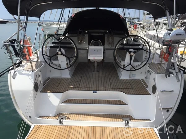 Bavaria 46 Cruiser - Photo #22 Bavaria 46 Cruiser - Yacht Charter Sailica
