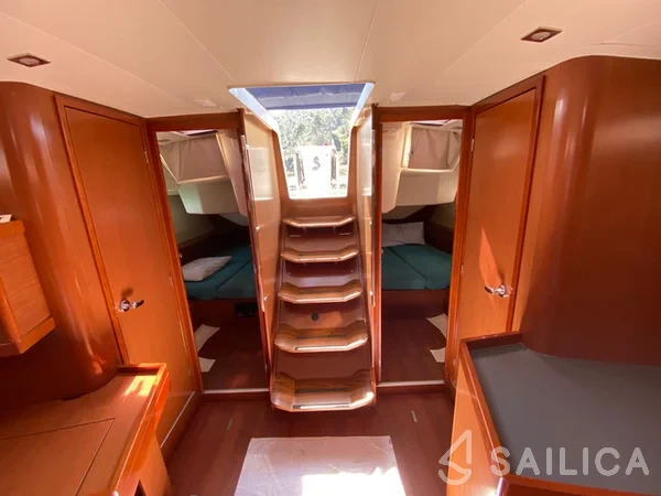 Oceanis 45 - Yacht Charter Sailica