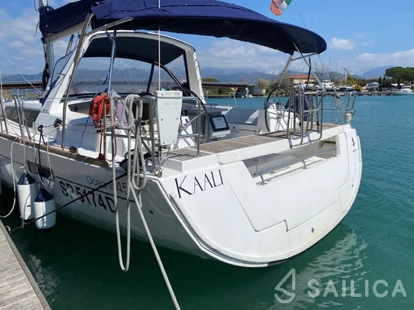 Oceanis 45 - Yacht Charter Sailica