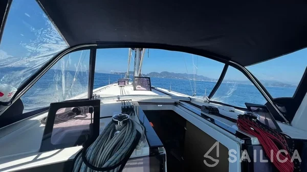 Oceanis 45 - Yacht Charter Sailica