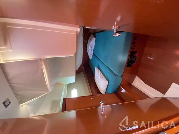 Oceanis 45 - Yacht Charter Sailica
