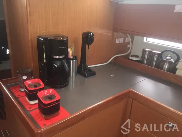 Bavaria 46 Cruiser - Photo #21 Bavaria 46 Cruiser - Yacht Charter Sailica