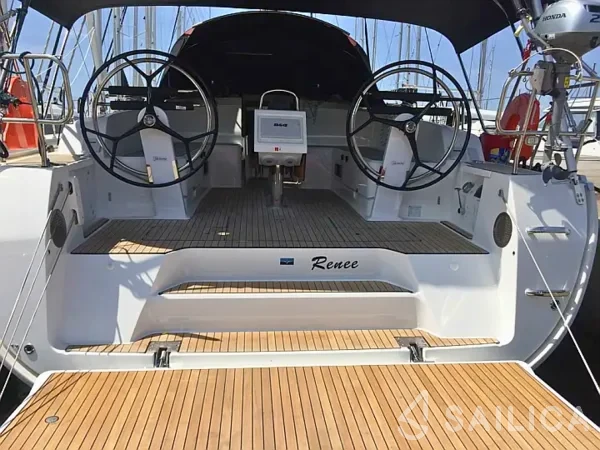 Bavaria 46 Cruiser - Photo #23 Bavaria 46 Cruiser - Yacht Charter Sailica