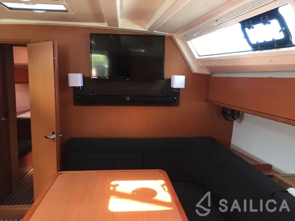 Bavaria 46 Cruiser - Photo #12 Bavaria 46 Cruiser - Yacht Charter Sailica