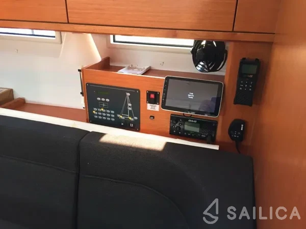 Bavaria 46 Cruiser - Photo #24 Bavaria 46 Cruiser - Yacht Charter Sailica