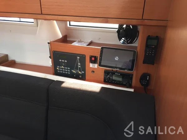 Bavaria 46 Cruiser - Photo #11 Bavaria 46 Cruiser - Yacht Charter Sailica