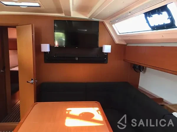 Bavaria 46 Cruiser - Photo #29 Bavaria 46 Cruiser - Yacht Charter Sailica