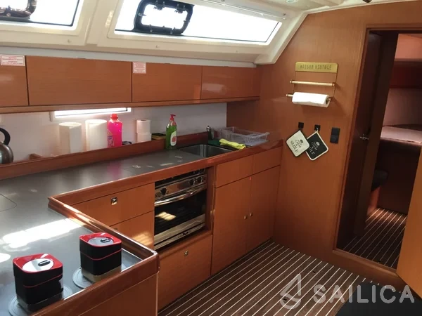 Bavaria 46 Cruiser - Photo #14 Bavaria 46 Cruiser - Yacht Charter Sailica
