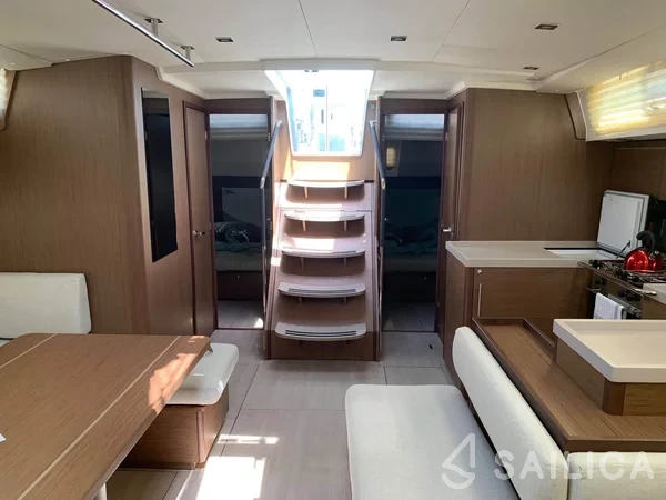 Oceanis 51.1 - Yacht Charter Sailica